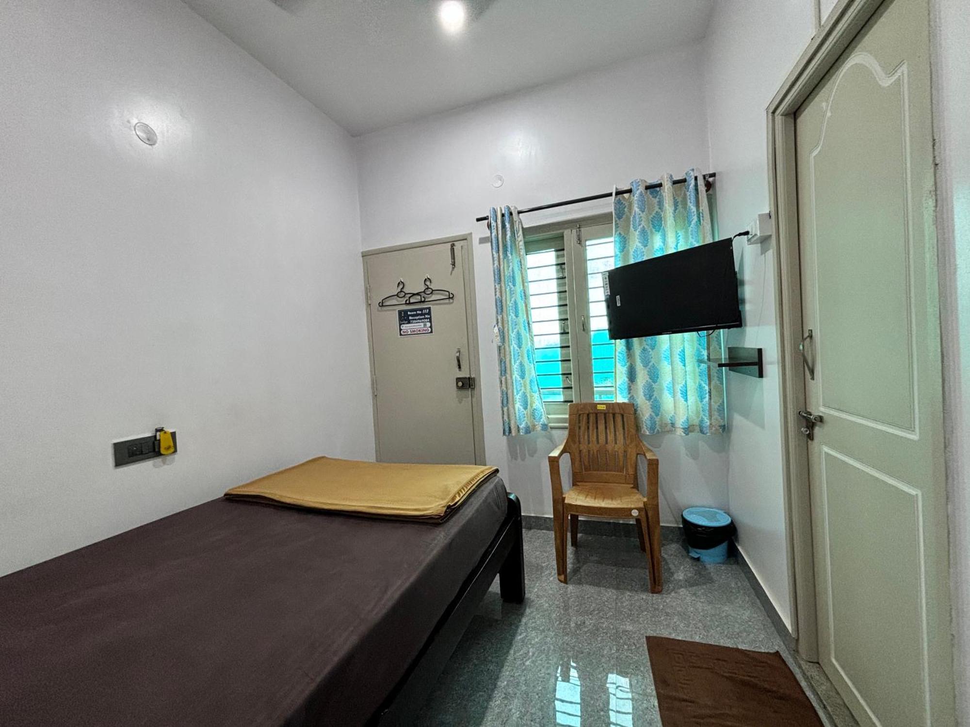 Sri Siri Lodge And Hotel Chikmagalur Ngoại thất bức ảnh