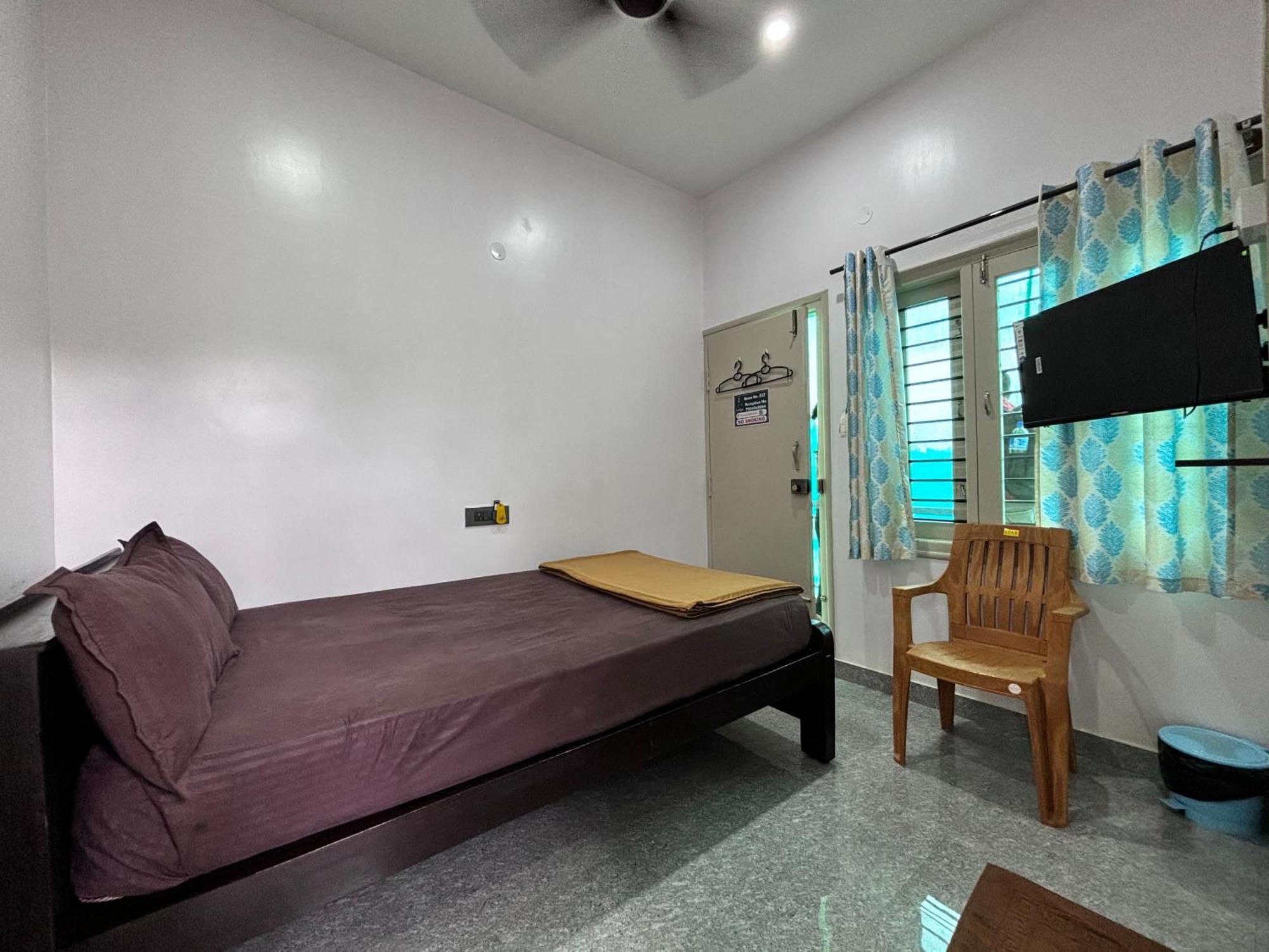 Sri Siri Lodge And Hotel Chikmagalur Ngoại thất bức ảnh